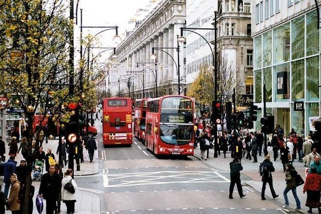Britain Cancels Foreign Students' Right to Bring Families