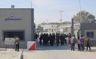 Witnesses: Israel Returns Thousands of Workers Coming from Gaza
