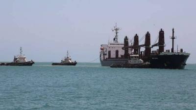 Title: Armed Individuals Approach Vessels in Bab el-Mandeb Strait