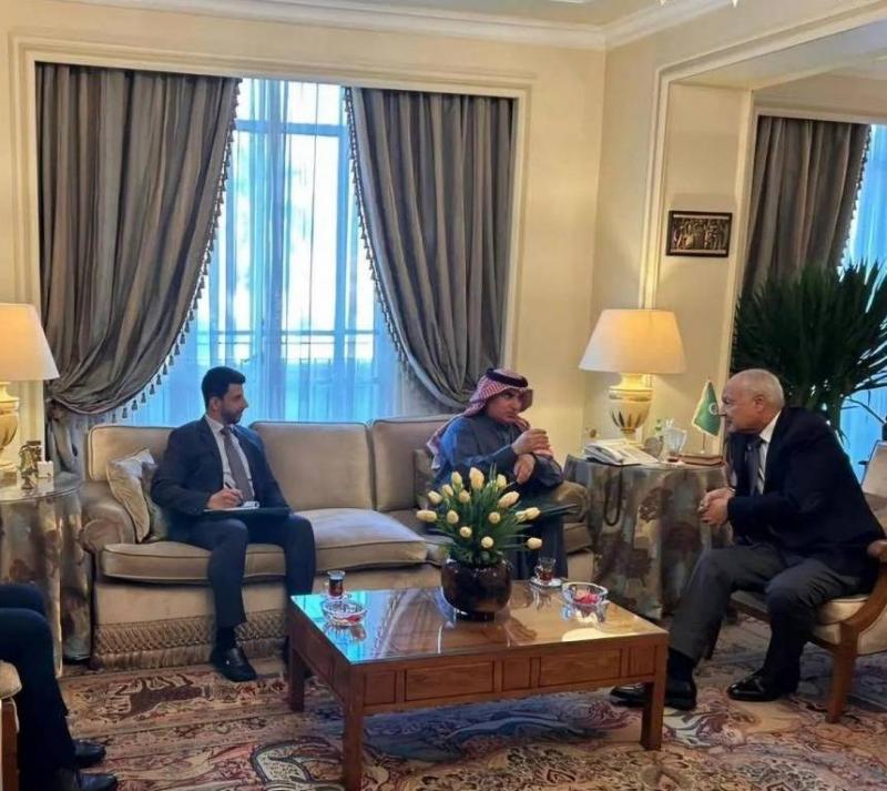 Abul Gheit Meets Saudi Arabia's Permanent Representative to the League