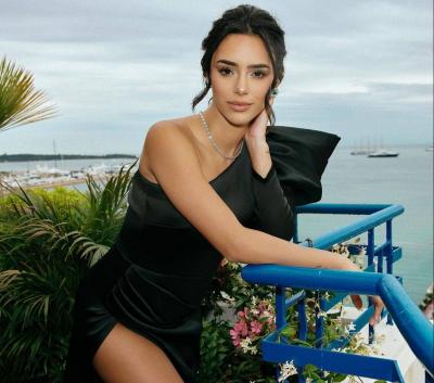 Neymar's Girlfriend Steals the Spotlight in Saudi Arabia