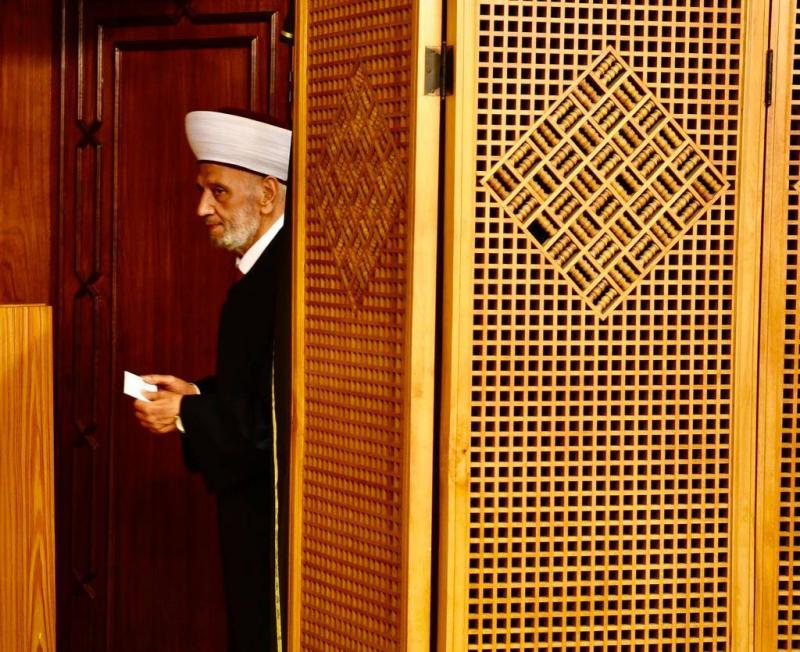 Title: Daryan Issues Decision Appointing Eight Members to the Sharia Council