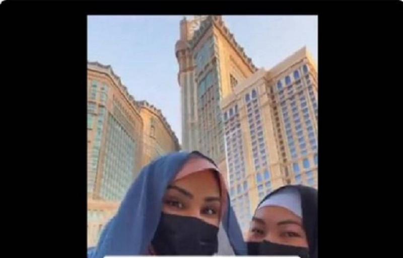 بالفيديو.. أحلام تعلن إسلام مدبرة منزلها من المسجد الحرام
