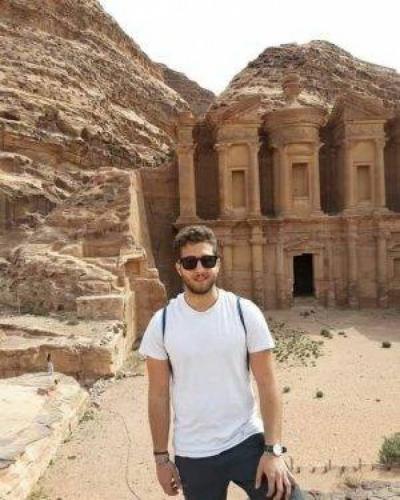 شاب لبناني يكتشف علاجاً بكتيريّاً للسرطان.. والاتحاد الأوروبي يمول مختبراً خاصاً لتطوير أبحاثه