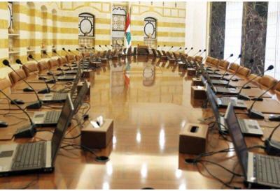الحكومة تؤجّل البلديّات وترحّل 