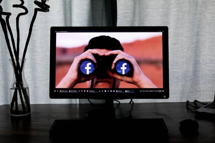 فيسبوك يحظر حسابات شخصية بسبب رسالة