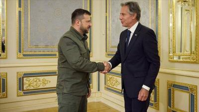 Zelensky and Blinken Discuss Defense Cooperation in Davos