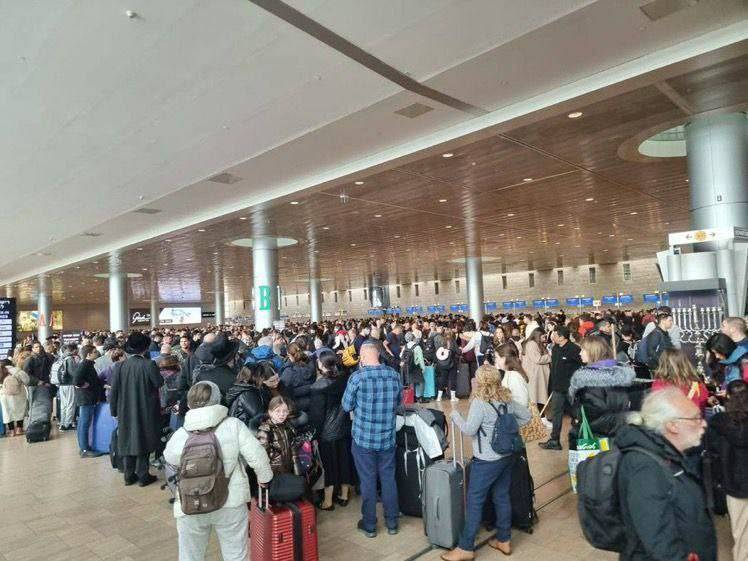 30,000 Travelers Left Israel in One Day