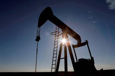 Oil Rises Amid Supply Decline Expectations