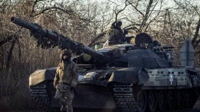 Kyiv: Russia Reduces Attacks on Bakhmut