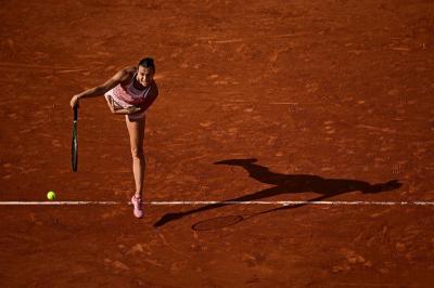 Sabalenka Advances to Second Round at Wimbledon Easily