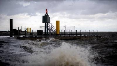 Severe Storm Splits Turkish Ship in Half - Video