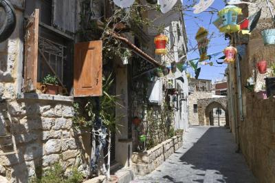 Title: Two Dead and Four Injured in Tyre Clash