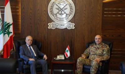 Minister of Defense Receives Army Commander in his Office in Yerza