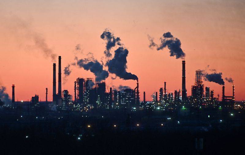 Russia's Oil and Gas Revenues May Decline by $700 Million