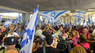 Clashes at Israeli Airport Between Police and Protesters