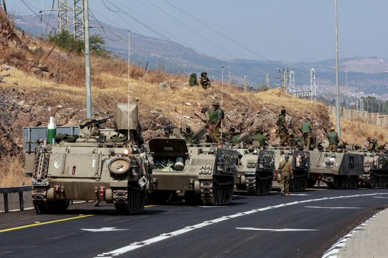 Israeli Crowds at the Southern Border Following the Death of a Hezbollah Member