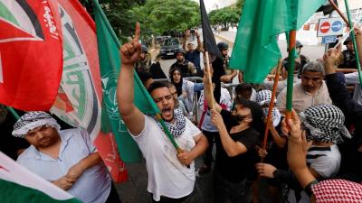 Demonstration in Front of the French Embassy in Lebanon Demands Expulsion of the Ambassador - Video