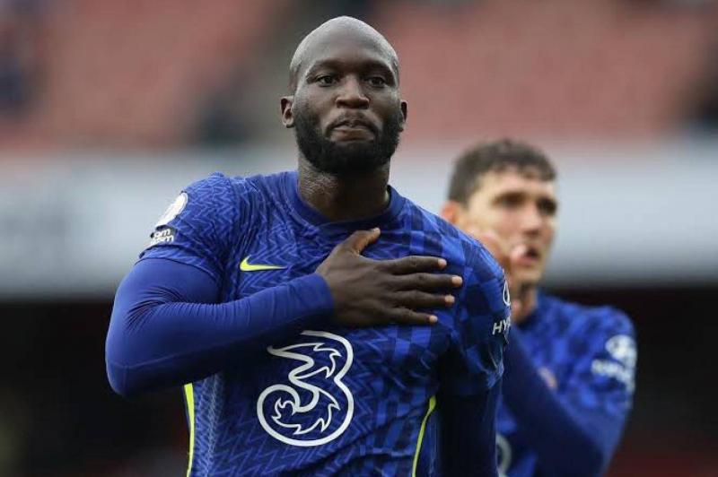 Juventus Fans Storm the Field in Response to Lukaku