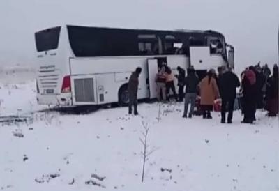 Turkey: Two People Die in Bus Collision