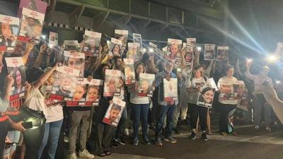 Families of Prisoners in Gaza Start Open Sit-in in Front of Netanyahu's Residence in Jerusalem