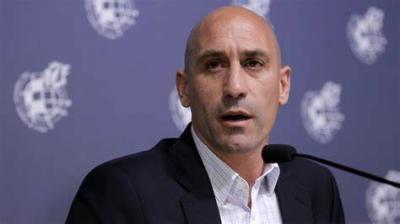 Title: Spanish Football Federation President Refuses to Resign After Kiss Controversy
