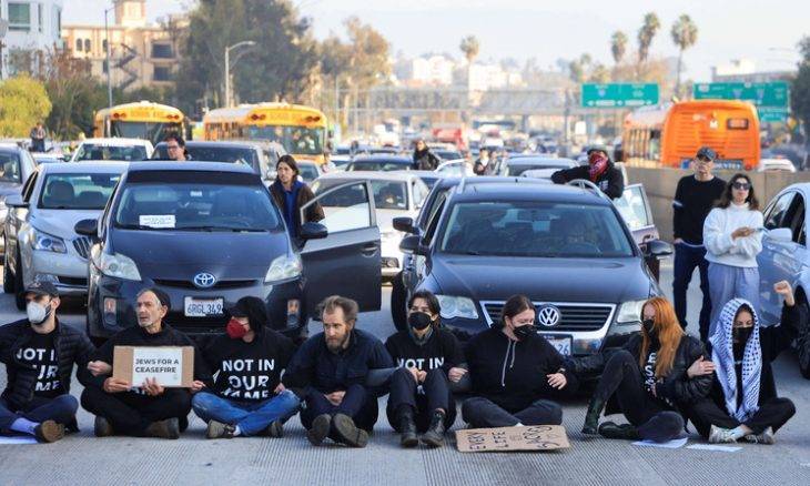 Arrests of Dozens in Pro-Palestinian Protests at Major Airports in America
