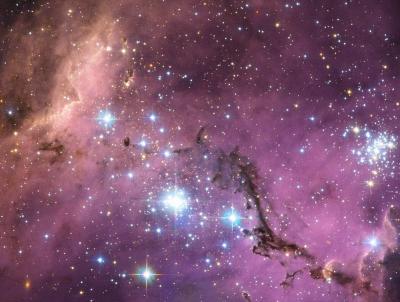 Discovery of a Huge Cosmic Structure "Resembling a Vine"