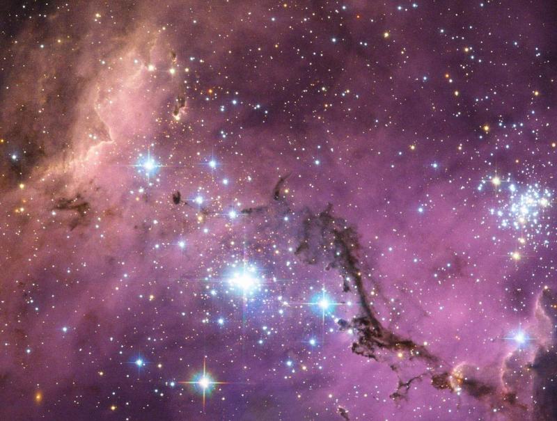 Discovery of a Huge Cosmic Structure 