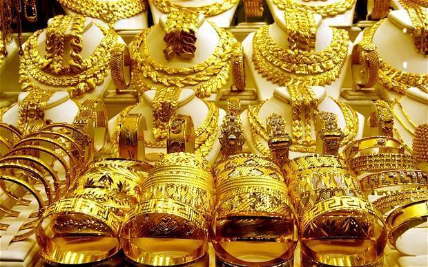Gold Rises as Dollar Declines Boost Demand