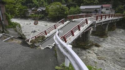 Japan: Trapped, Injured, and Evacuated Due to Typhoon "Lan" (Video)