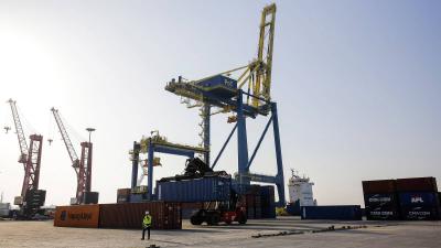 Arrival of a Chinese Ship Loaded with Huge Cranes at Tripoli Port
