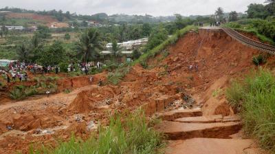 Landslide in the Philippines Buries Two Buses and Injures 11 People