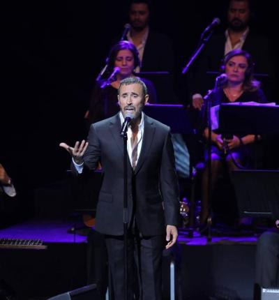 Youngest Fan Storms Kadim Al Sahir's Concert in the UAE