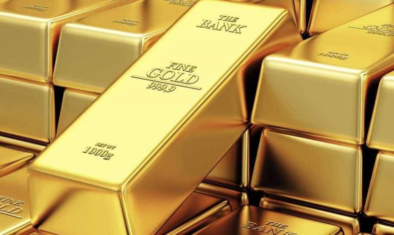 Gold Rises as Dollar Weakens