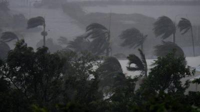 Thunderstorms Hit Eastern Australia While Heatwave Affects Northern Regions