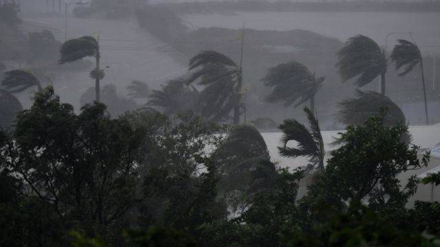 Thunderstorms Hit Eastern Australia While Heatwave Affects Northern Regions