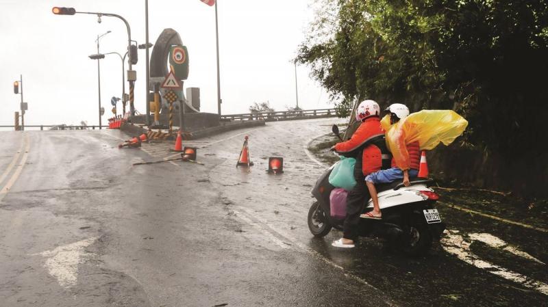 Typhoon Koinu Moves South Off the Coast of China Heading for Hainan