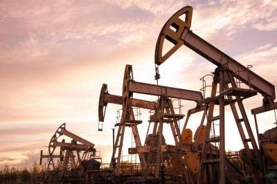 Oil Prices Fall Due to Rising Dollar and Demand Concerns in China