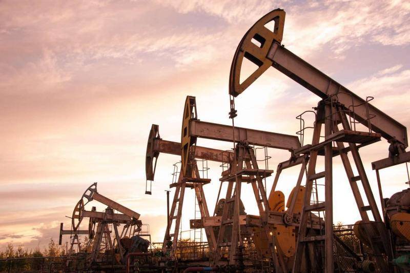 Oil Prices Fall Due to Rising Dollar and Demand Concerns in China