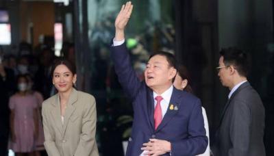 Former Thai Prime Minister Thaksin Returns from Self-Exile to Prison in His Country