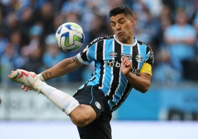 The "Shoe Incident": An Exciting Moment Between Luis Suarez and a Player in the Brazilian League