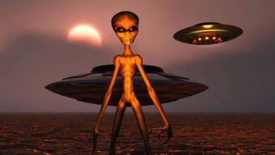 Strange Objects Over North America... Are They Aliens?