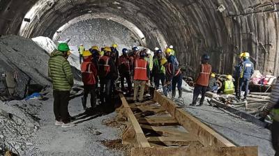 Indian Officials Discuss 5 New Plans to Rescue Trapped Workers in Collapsed Tunnel