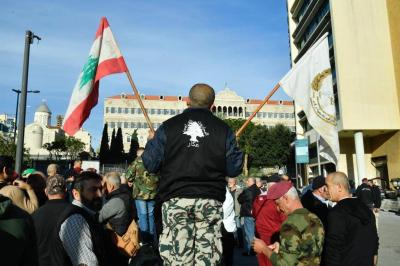 Retired Military Personnel in the Streets: Blocking Roads to Prevent the Cabinet from Meeting