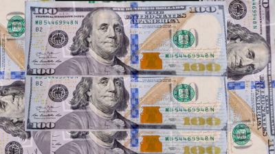 Dollar Drops Amid Expectations of End to Fed Rate Hike Cycle