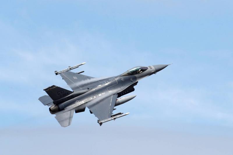Title: Zelensky's Office Director: Ukraine May Receive F-16 Fighter Jets