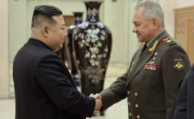 North Korean Leader Takes Shoigu on a Tour of an Arms Exhibition