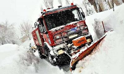 Due to Snow... Cars Stuck and Civil Defense Responds