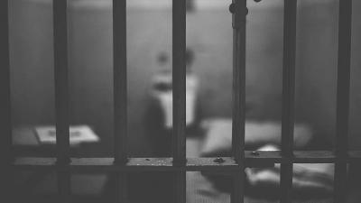 Title: Mother Locks Her Children in a Cage and Leaves Them in a Park (Video)
